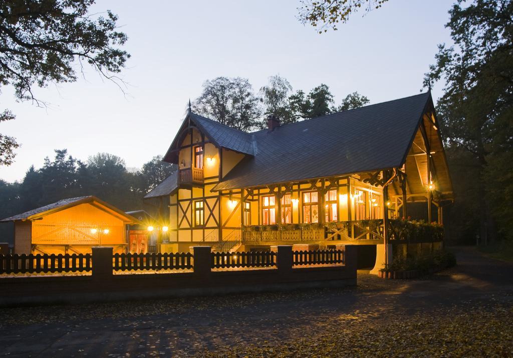 Penzion Obora Poděbrady Exteriör bild